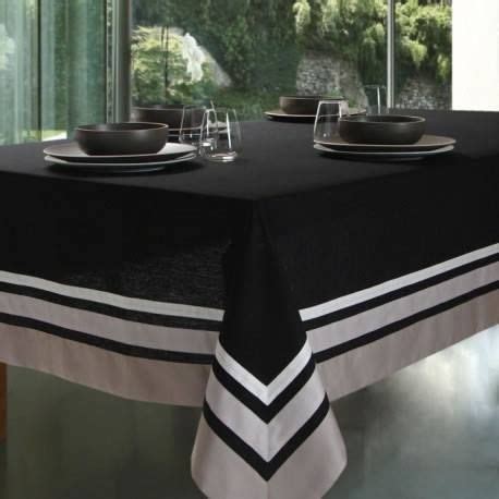 Close up magic tailored tablecloth